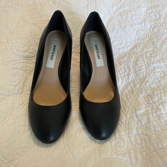 Matt & Nat Pumps size 7-8 - Picture 3 of 9